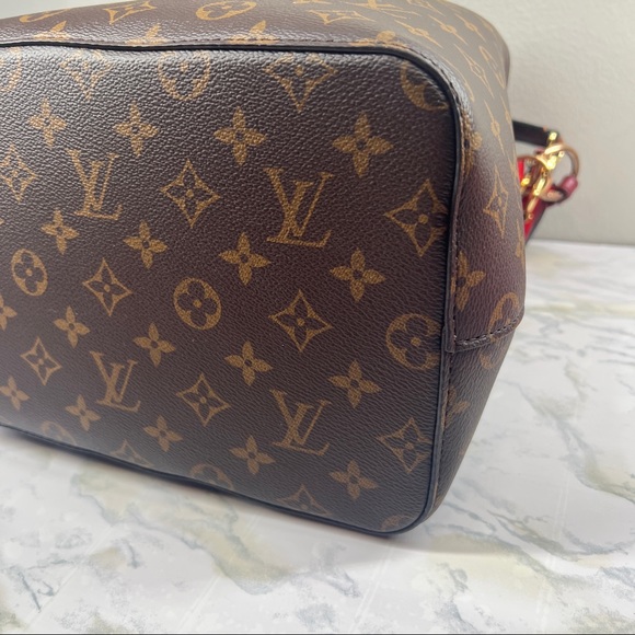 SOLD Louis Vuitton NeoNoe MM in Poppy Red - Picture 8 of 13